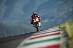 开云体育官网-卡马文加一剑封喉，当巴萨的传控美学遇上罗马的钢铁意志